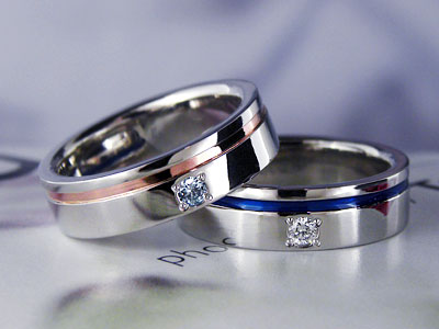 シンプルなラインが入った結婚指輪
