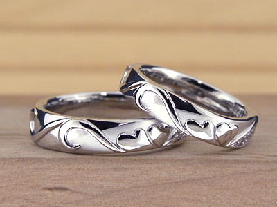 天使の羽と変形クローバー結婚指輪