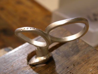 細い結婚指輪の鋳造直後