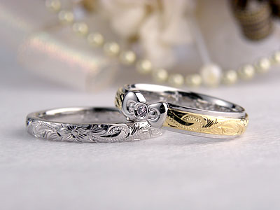 リボンが付いたコンビのハワイアン結婚指輪