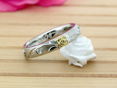 バラの花の結婚指輪