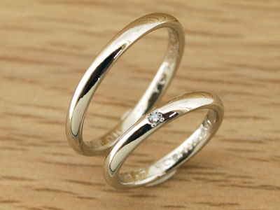 シンプルな甲丸型結婚指輪