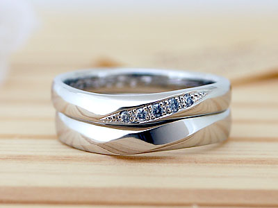 シンプルなひねりの結婚指輪