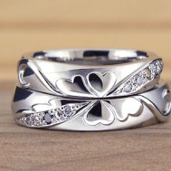 天使の羽と変形クローバー結婚指輪
