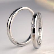 シンプルでダイヤが大きな結婚指輪